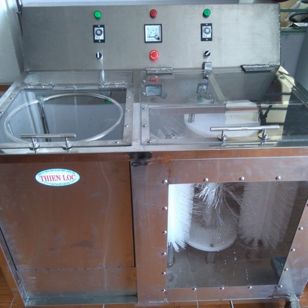 máy rửa bình 2
